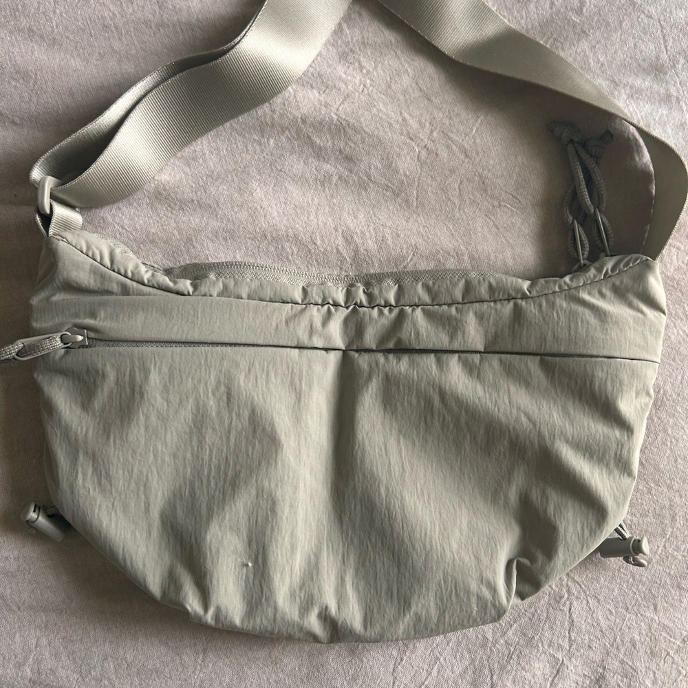 The North Face Crossbody Bag - Picture 6 of 7